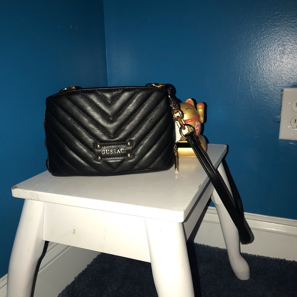 Crossbody ! Gussaci!